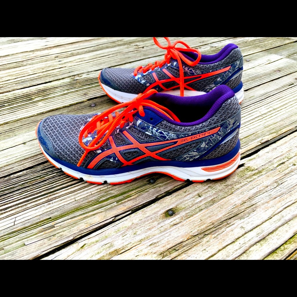 ASICS sneakers size 8 NEW